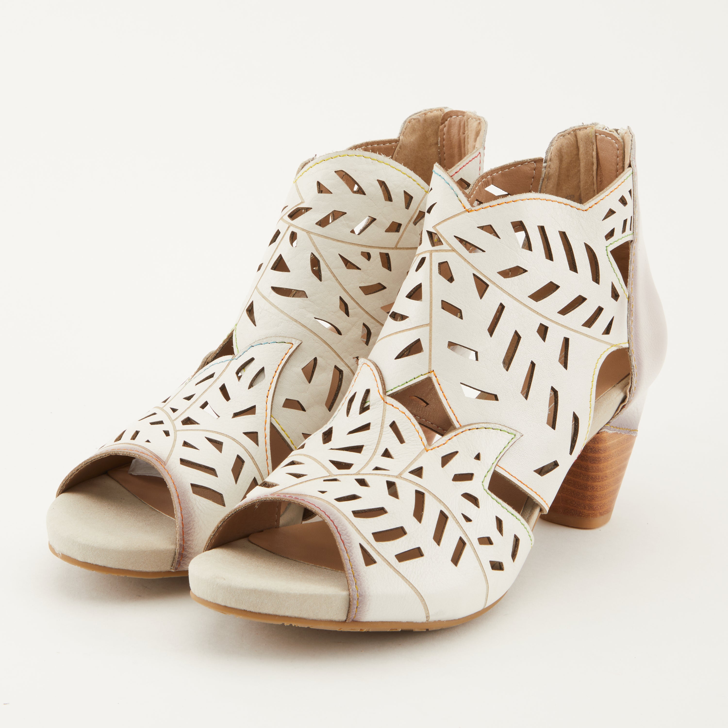 L'Artiste L'ARTISTE ICON SANDAL sandal in off white with handcrafted leather design